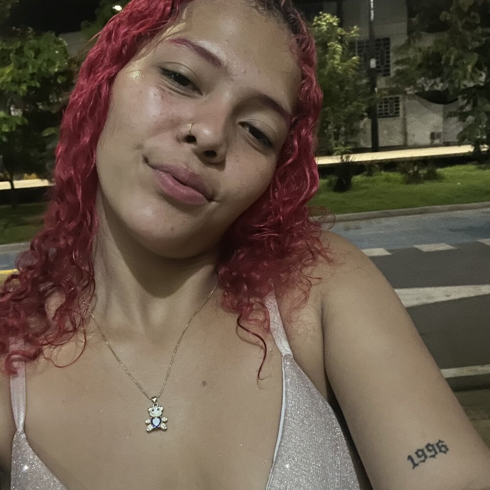 livesex.fan emmily13 livesex profile in daddys-penthouse cams