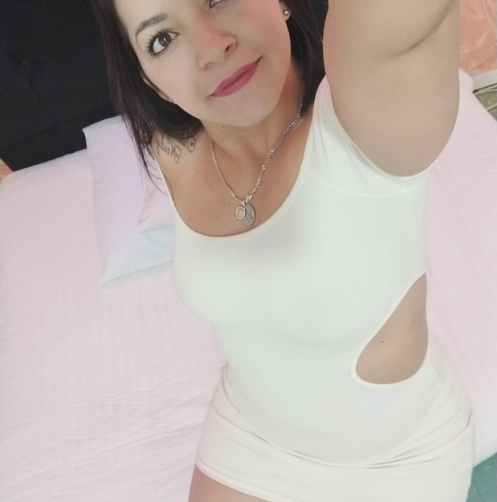 Salome_teiku live cam model at StripChat
