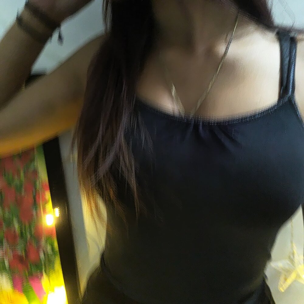 LOVE__STRIP live cam model at StripChat