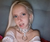 FunnylittleGirl's Offline Chat Room