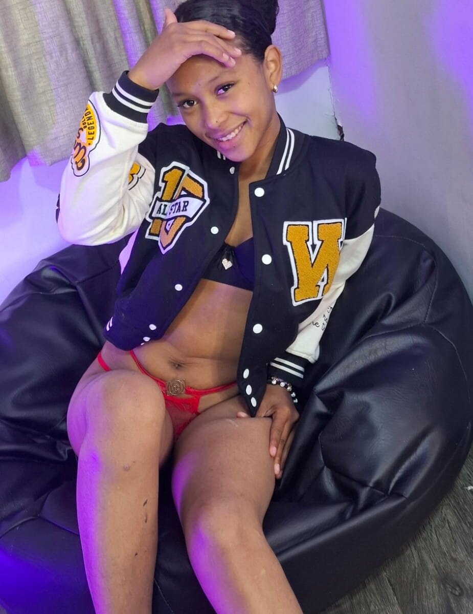 sexlivecamsites.com miaa_rodriguez livesex profile in discover-by-yourself cams