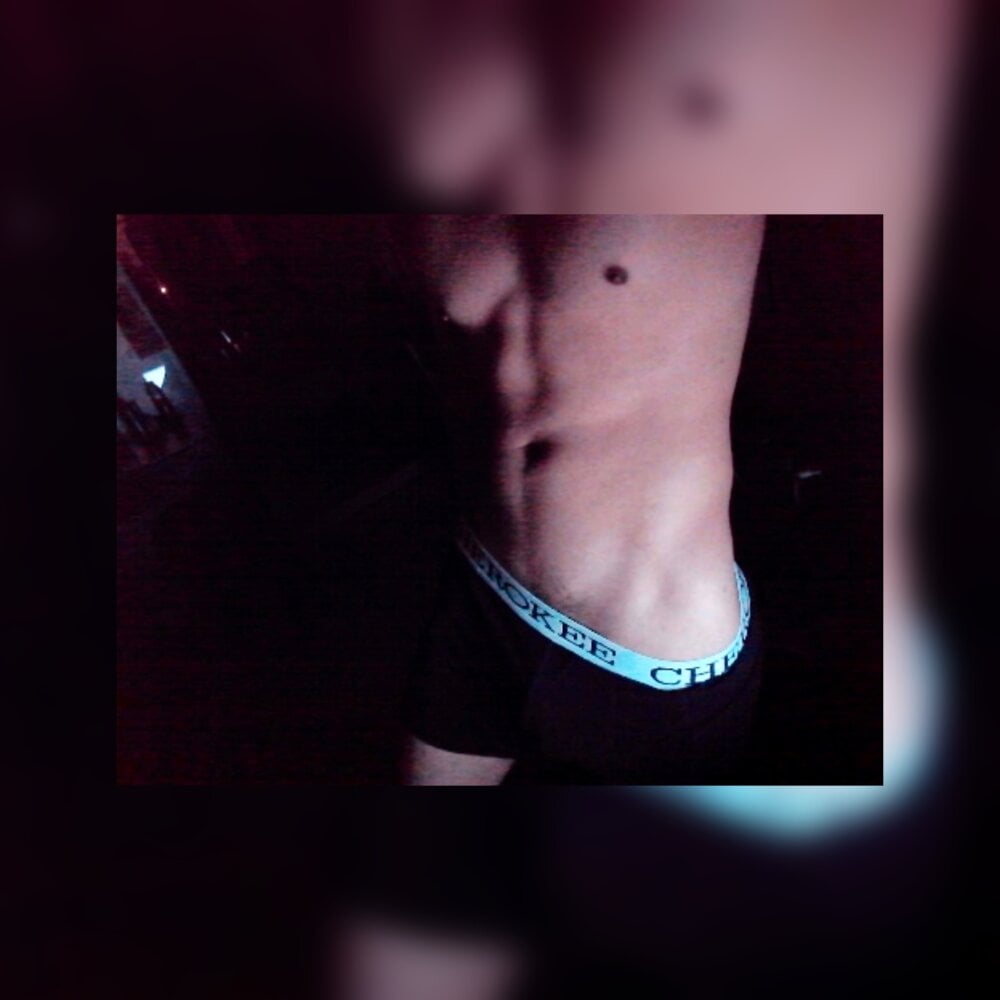 manueldaddylat from stripchat