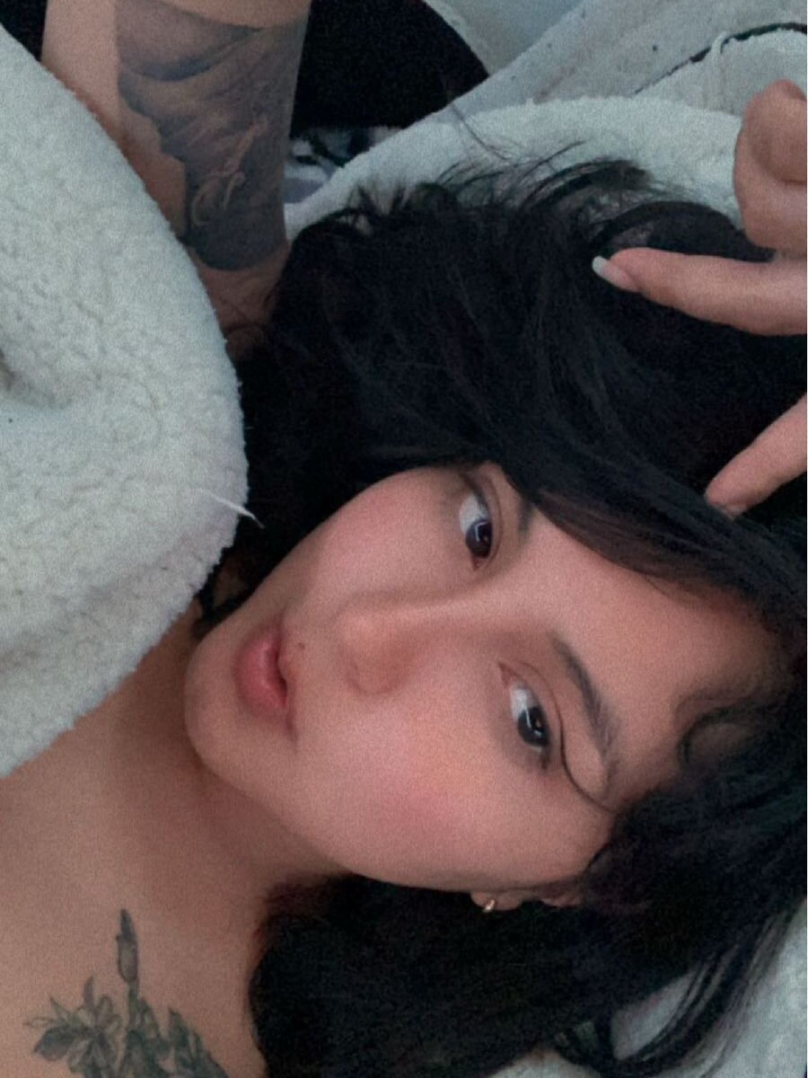 Live sex webcam photo for Selena_bars_2 #289827961