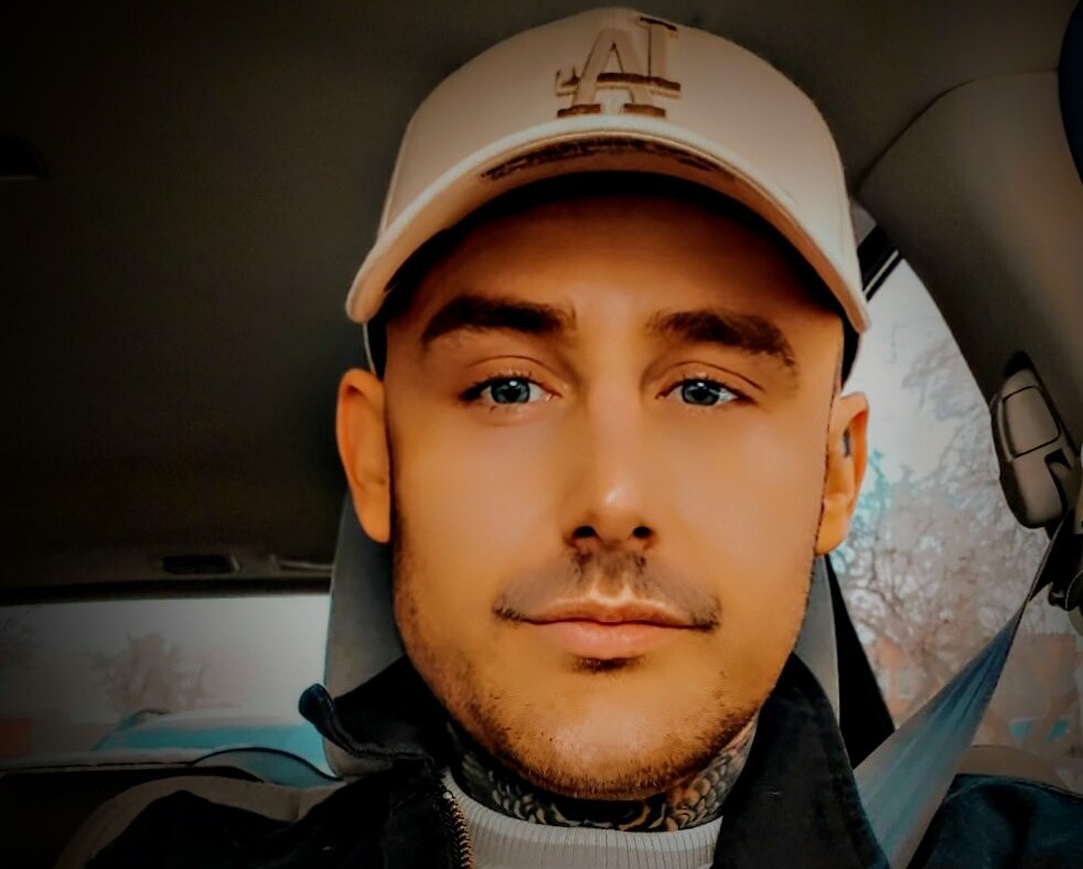 hue-g-rection's Offline XXX Chat