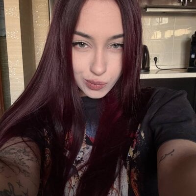 CHERRY_LINA Female Smoke Porn Cam
