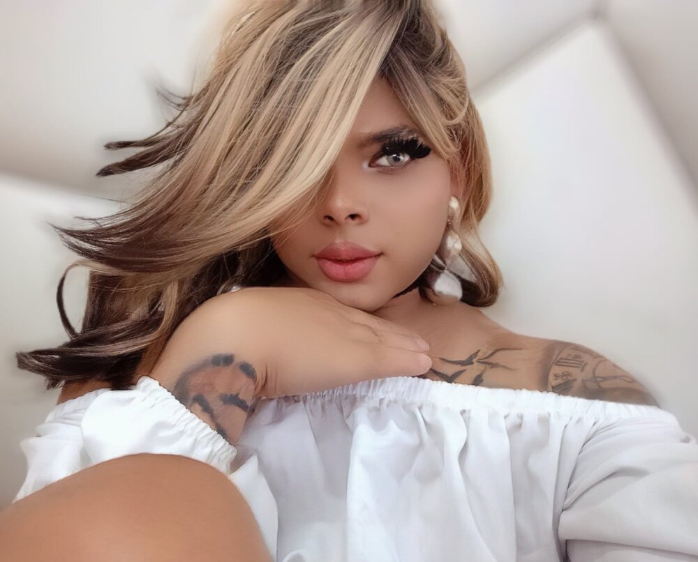 Live sex webcam photo for AdanKinng #289830296