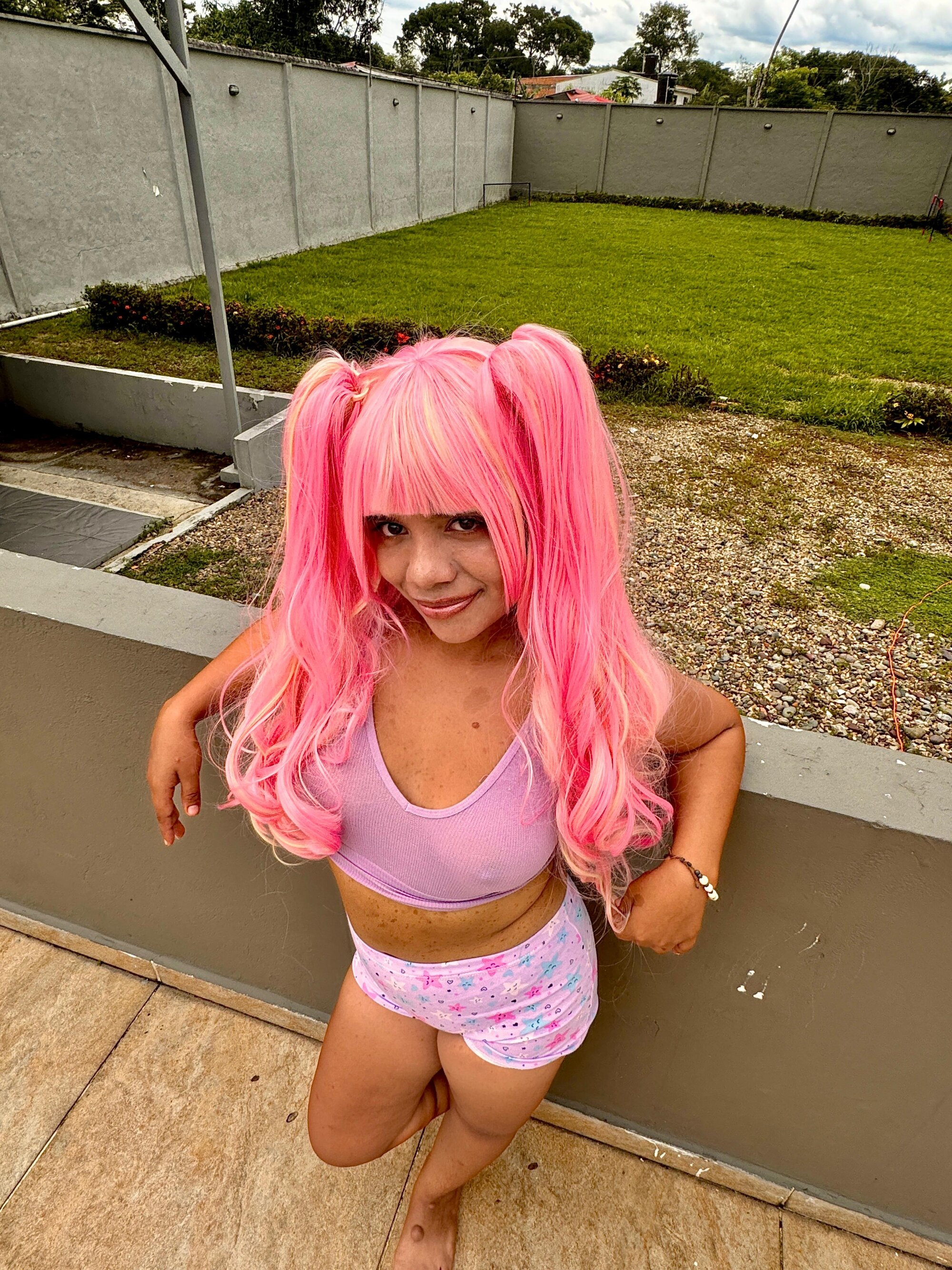 MIDGET_JUANITA