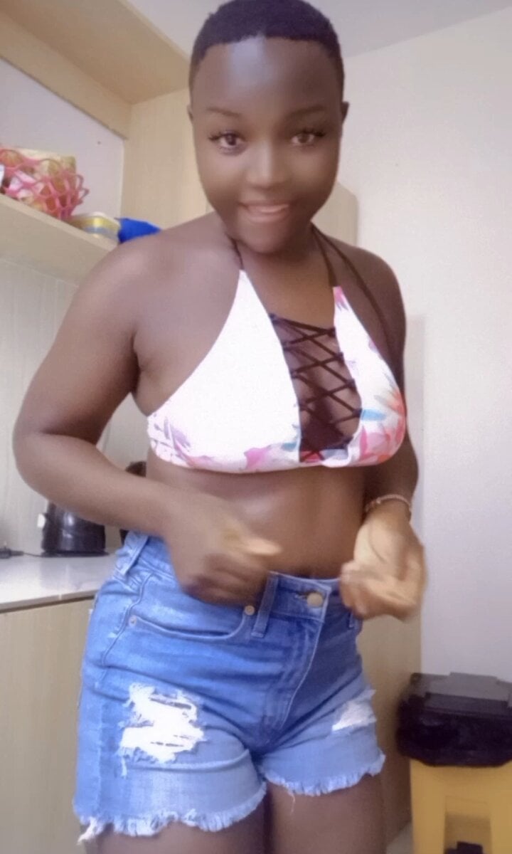 prety_petty from stripchat