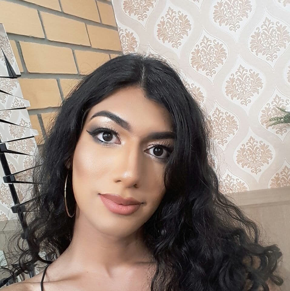 Live sex webcam photo for engielphoenis14 #289975470