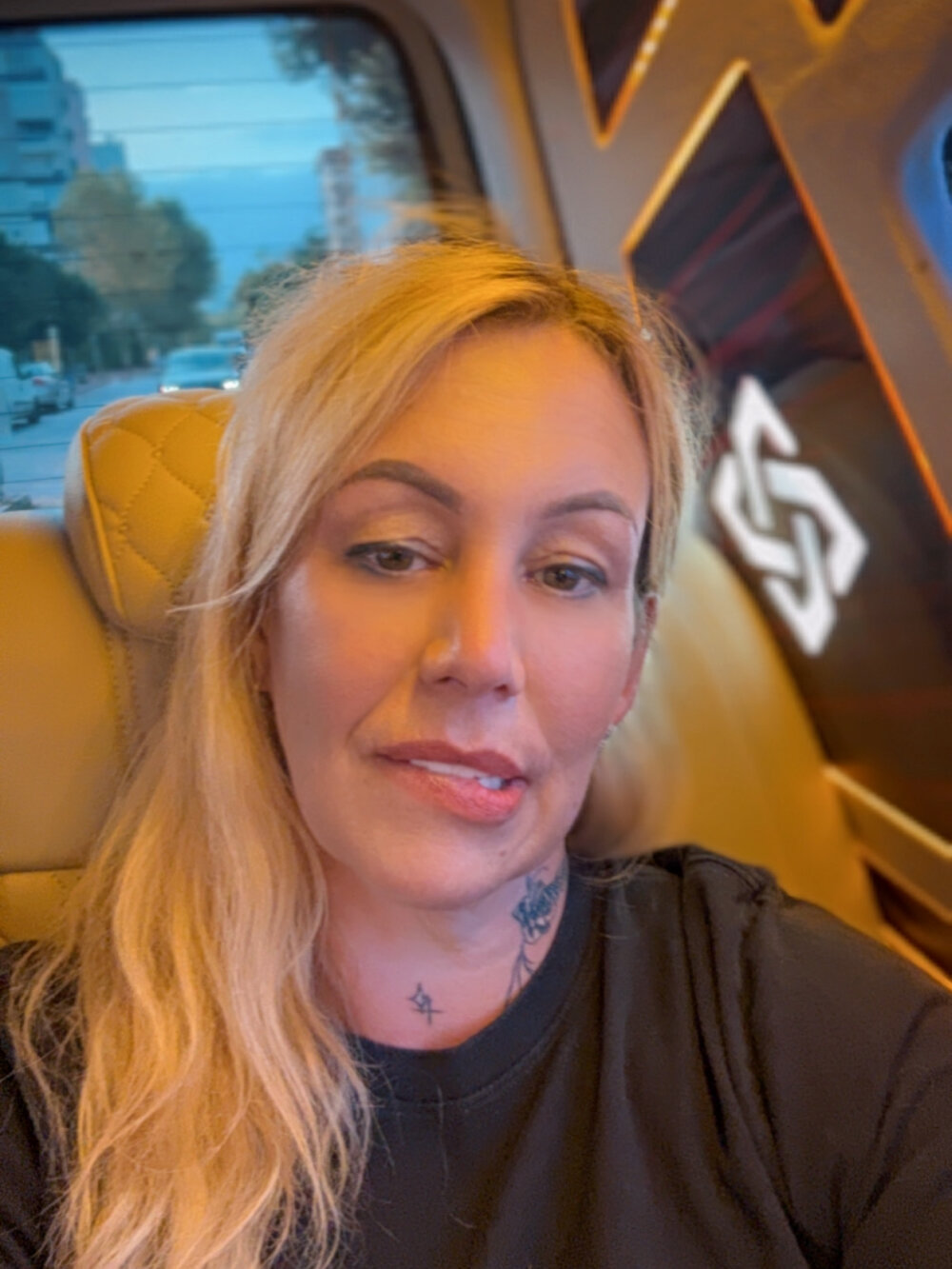 Live sex webcam photo for blondebitch2 #290225656