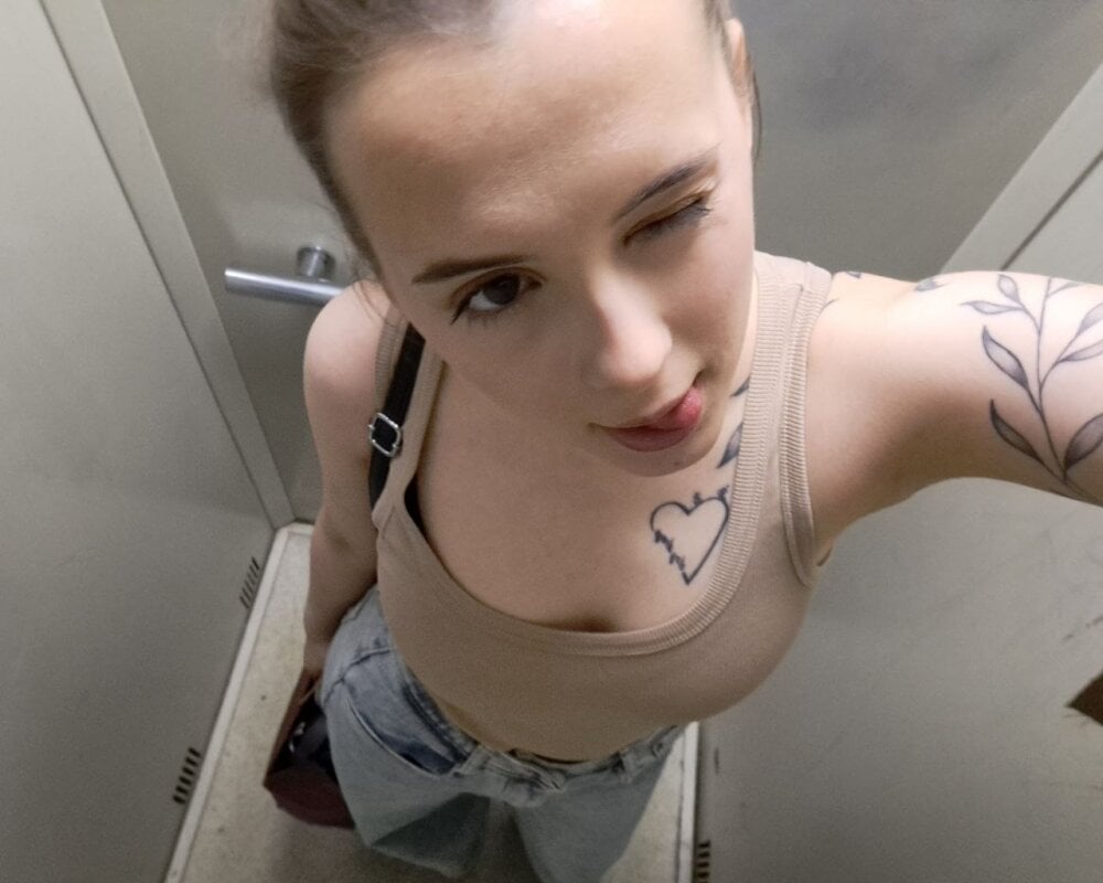 montain_romantic from stripchat