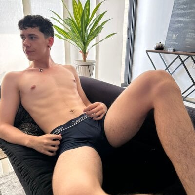 ThomasBrowns Male Handjob Strip Cam