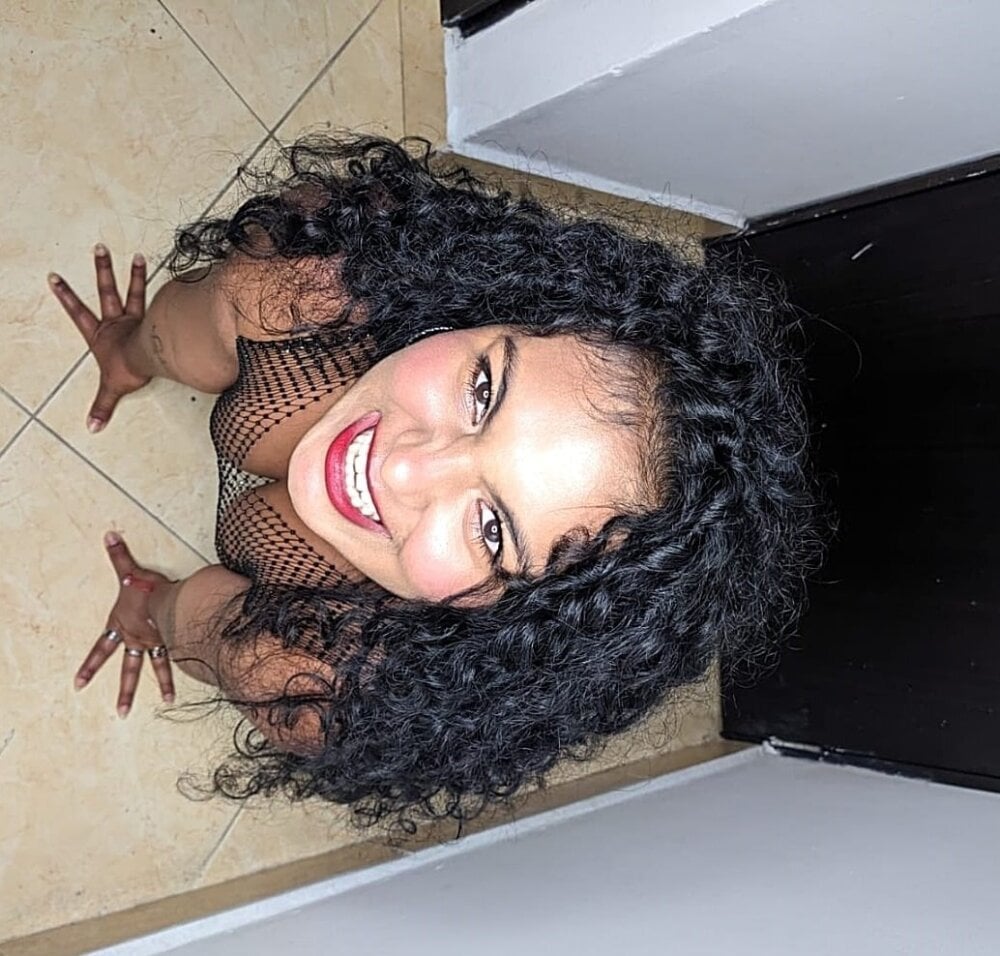 chatnmate.com guzmanxsophia livesex profile in latin cams
