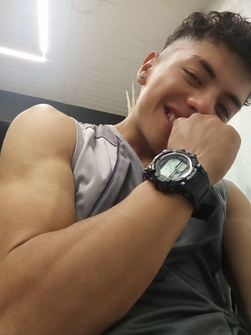 Dyoliv_warms_cock