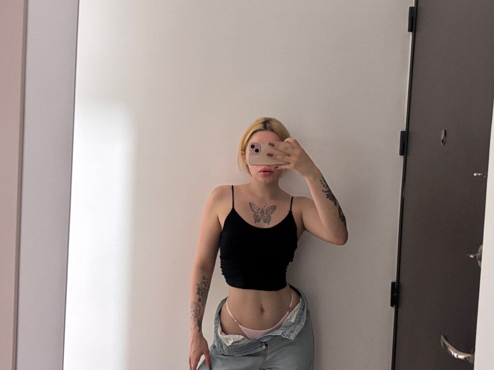 livesex.fan aeenicat livesex profile in in-the-paradise-of-sins cams