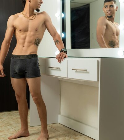 alex_zt from stripchat