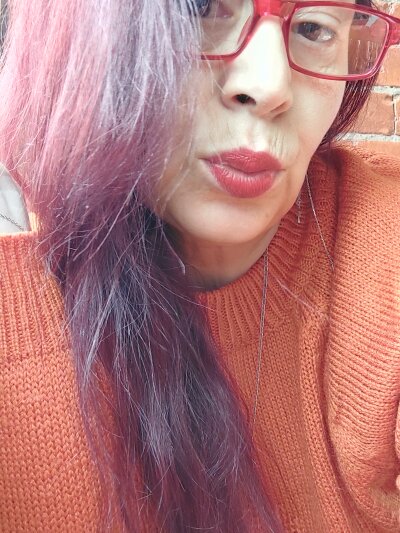 Tinaaa_Love69 live on StripChat
