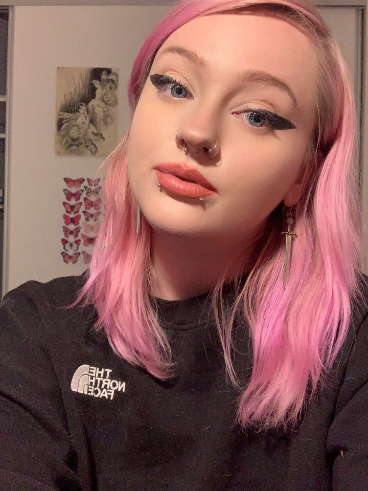 chloe_levine profile