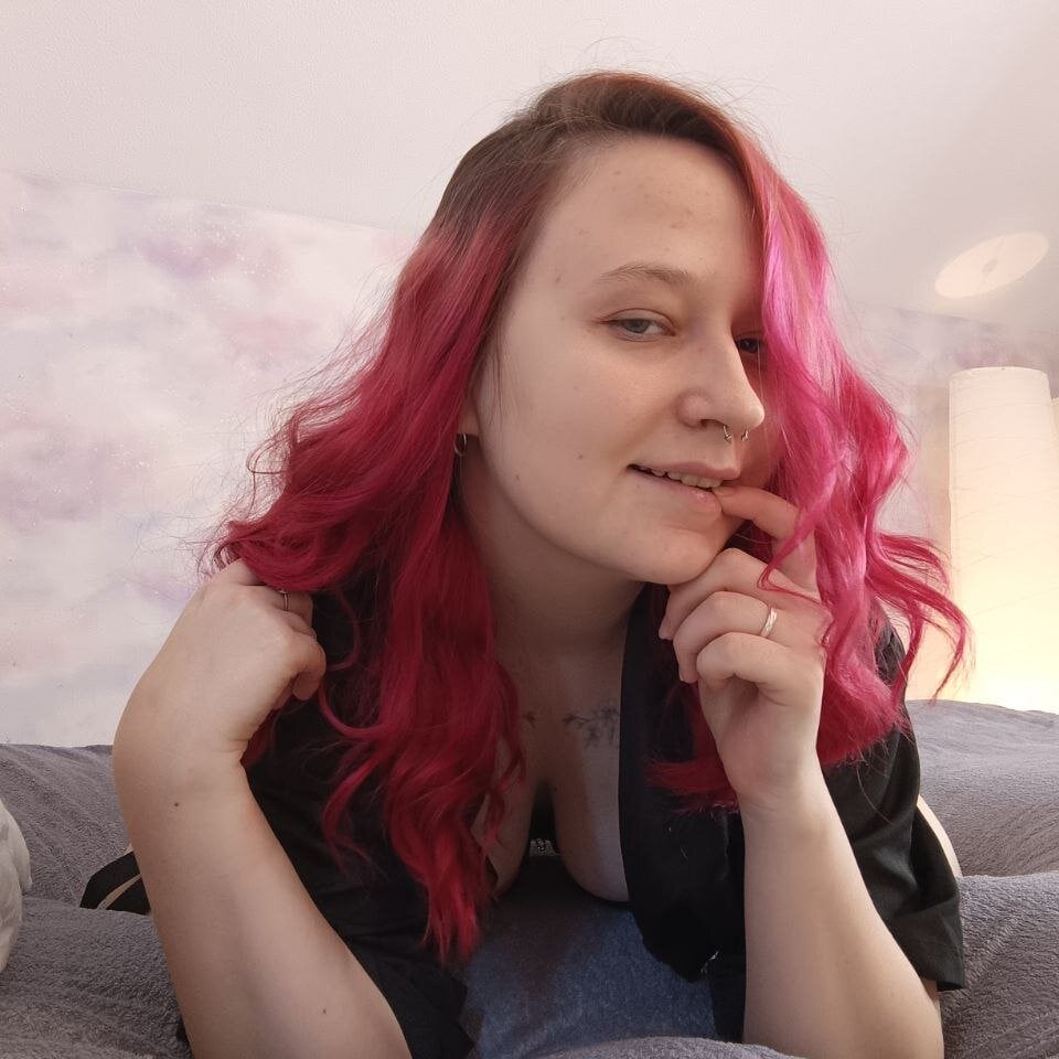 elivecams.com zoesunday_ livesex profile in i-live-under-the-same-sky-as-you-on-earth cams