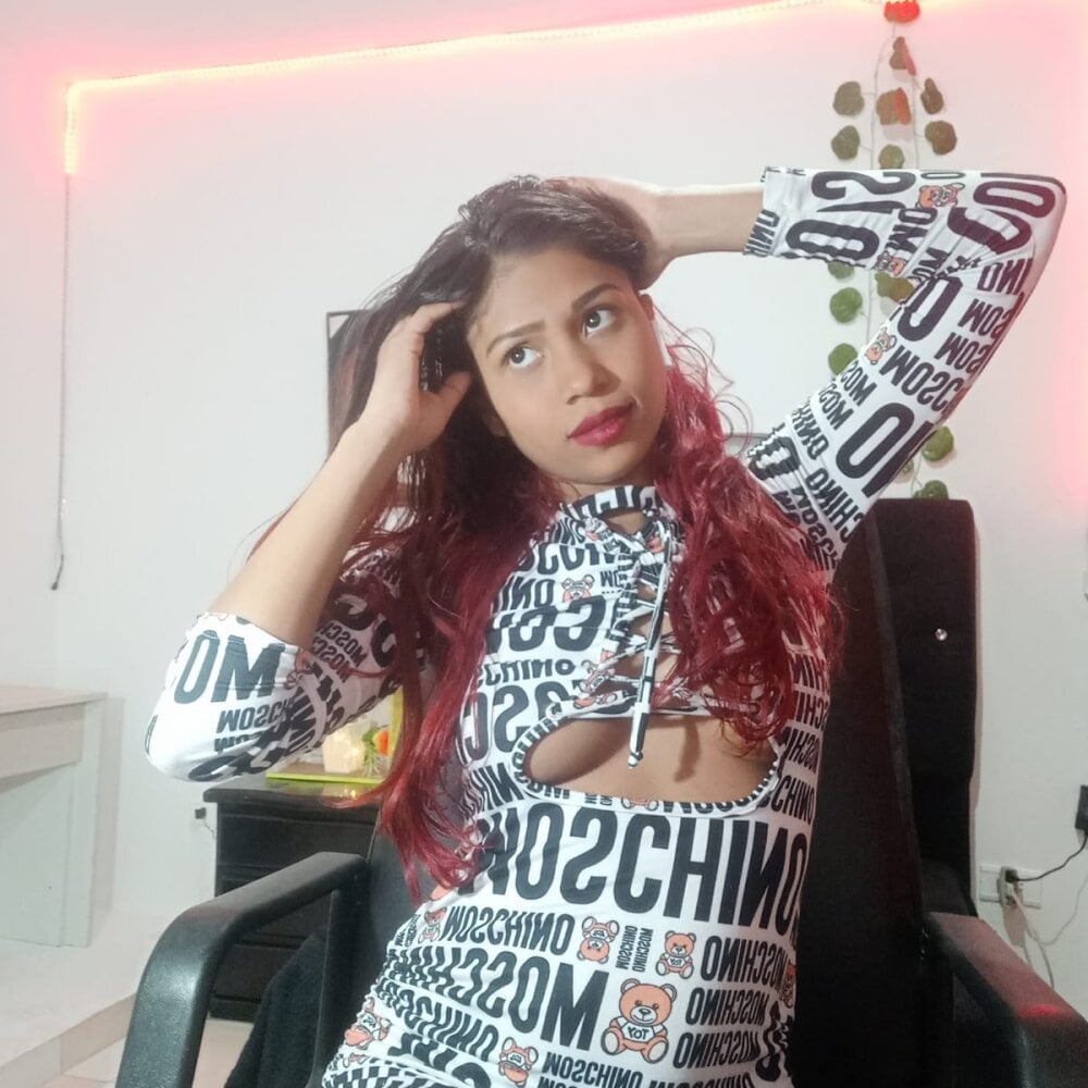 Niki3360's Offline XXX Chat