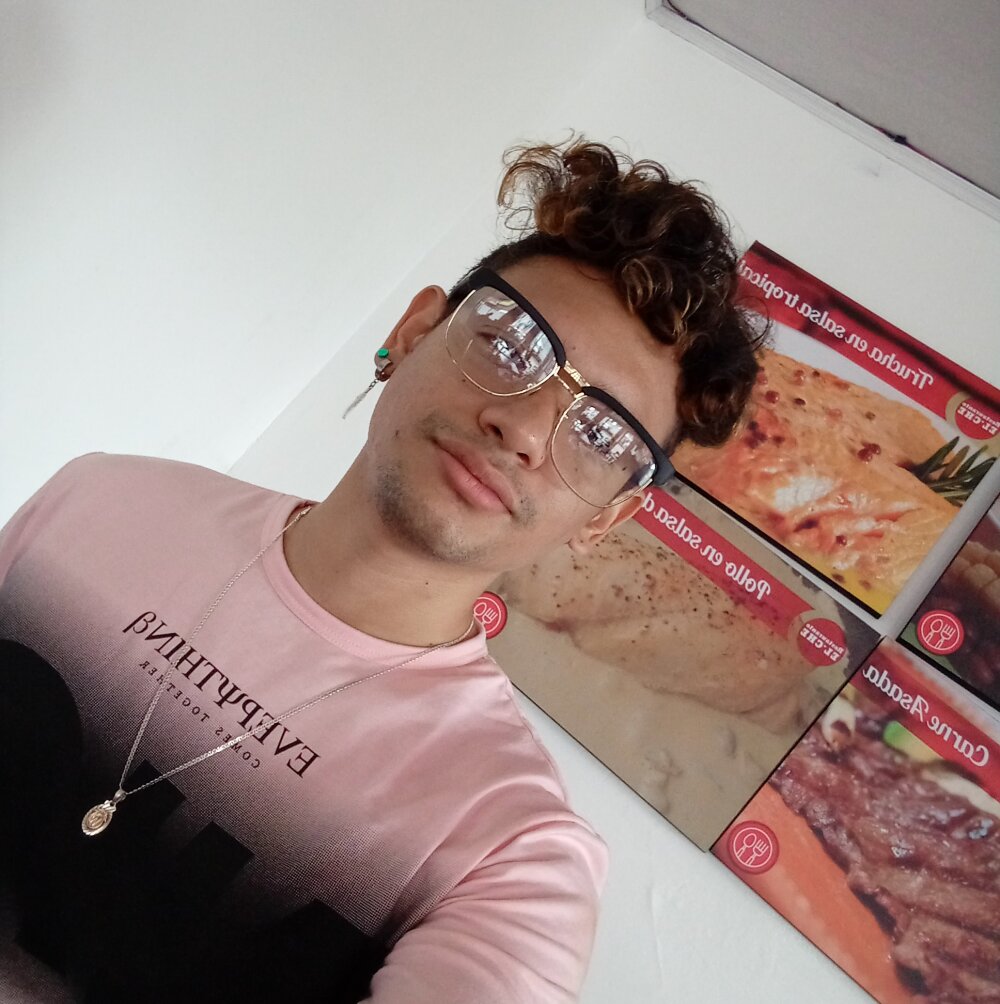 robert-hot from stripchat