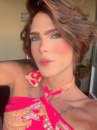 YoungTransAndBi's Offline Chat Room