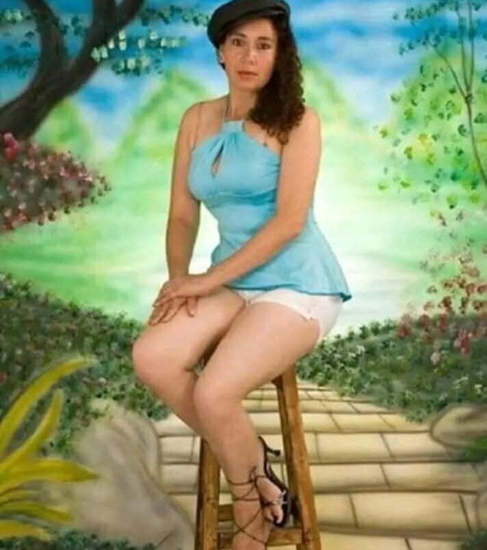sarita_mature live cam model at StripChat