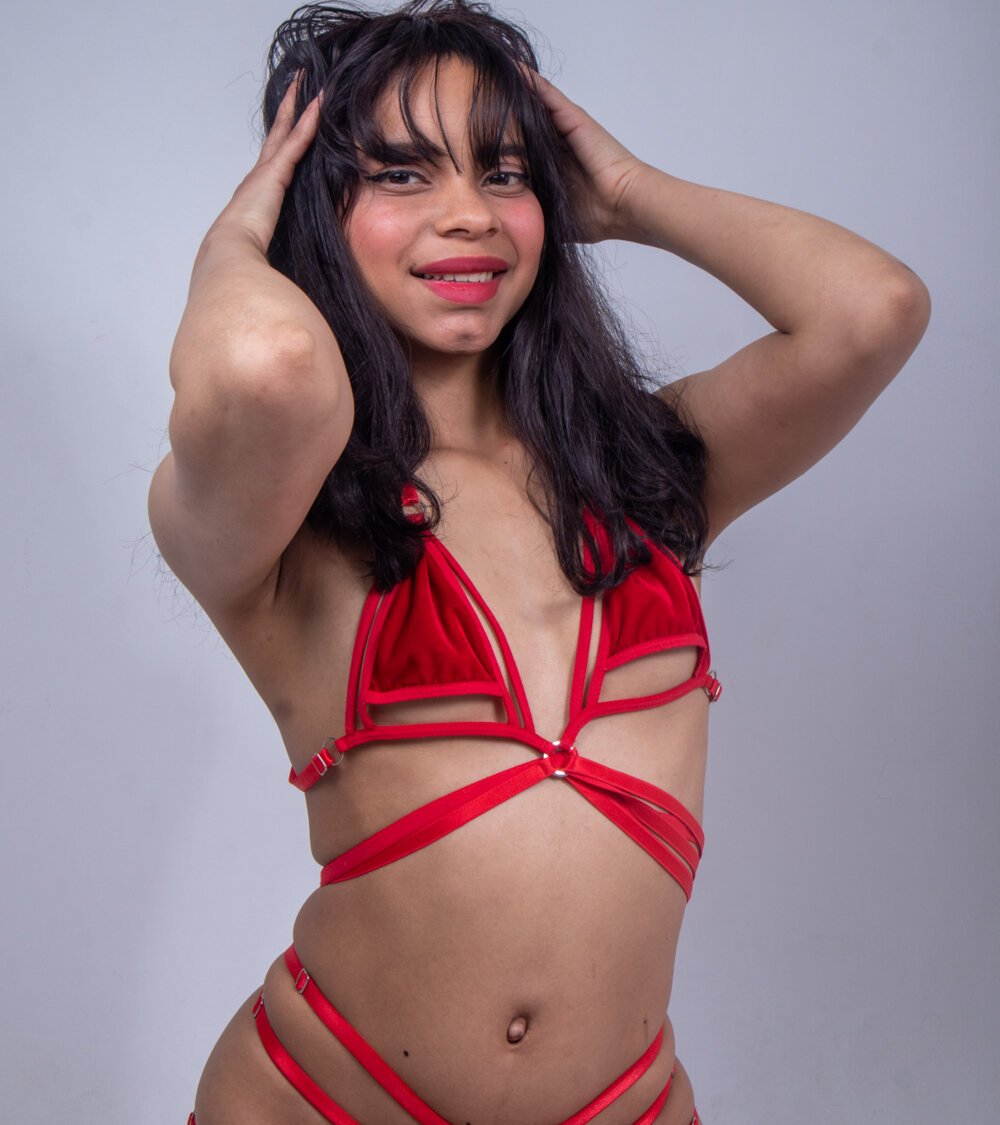 CloeyGraweing live cam model at StripChat