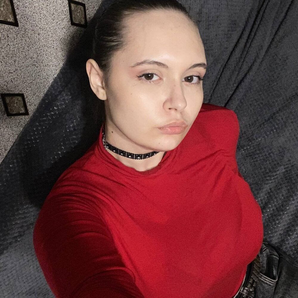 stripchat nessaray webcam profile pic via glamcambabes.com