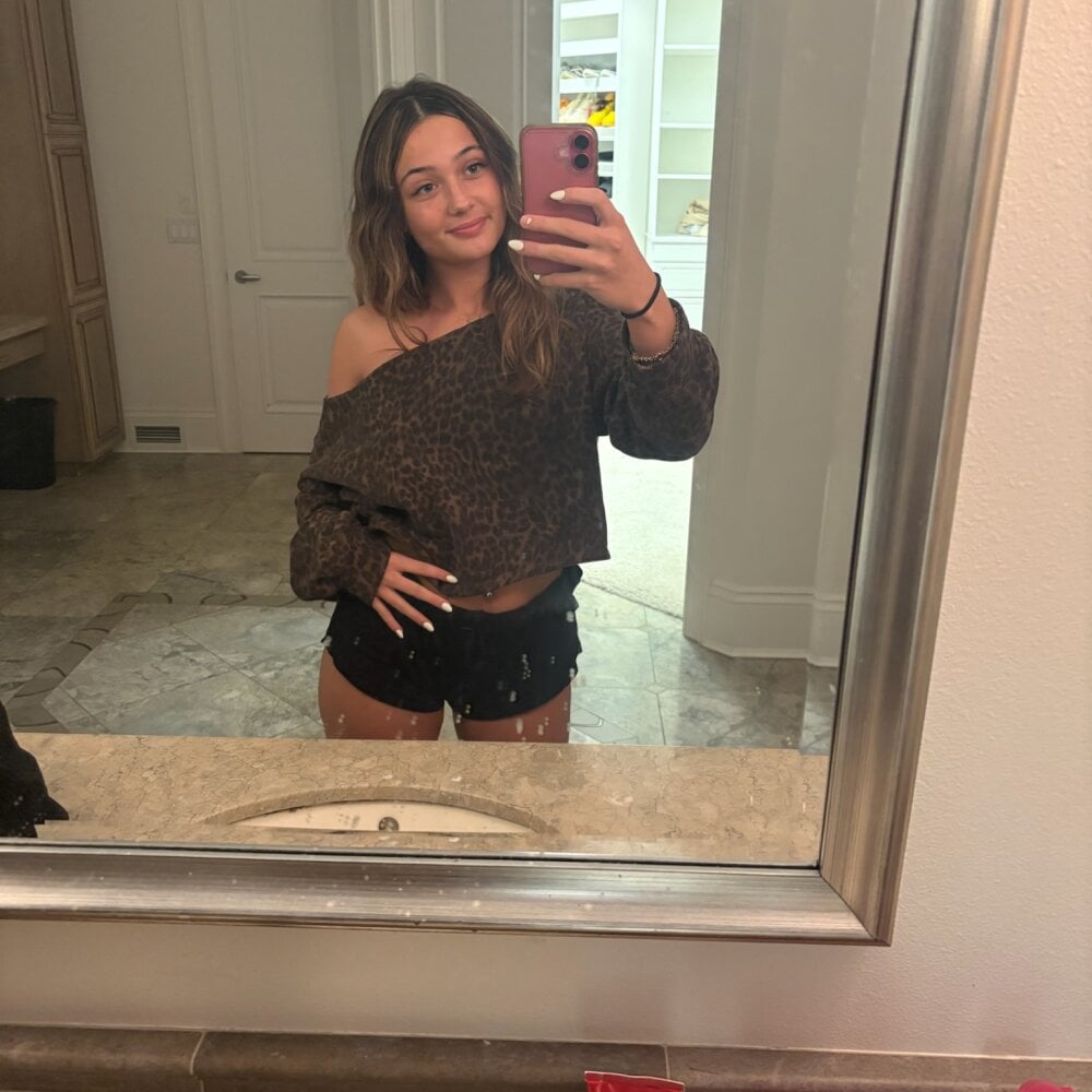 livesex.fan avaowensss livesex profile in in-some-swinger-bar cams