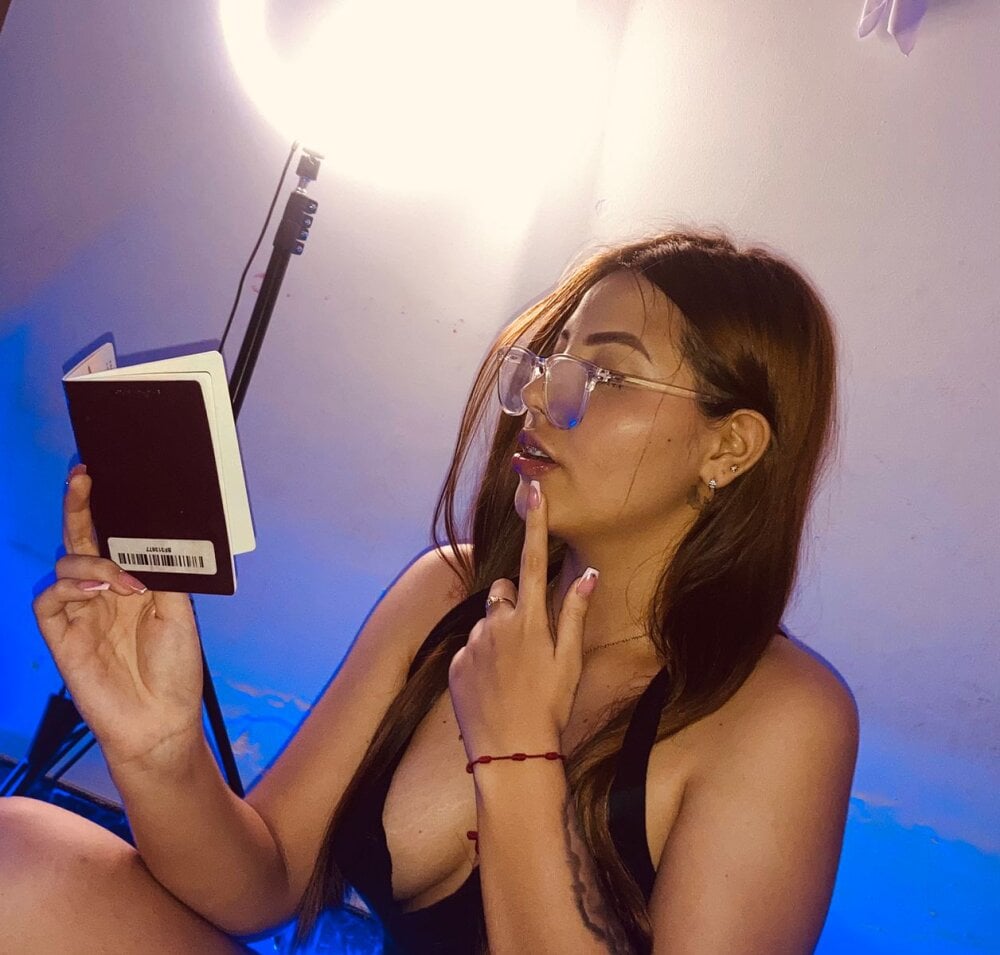 nicollexotic from stripchat