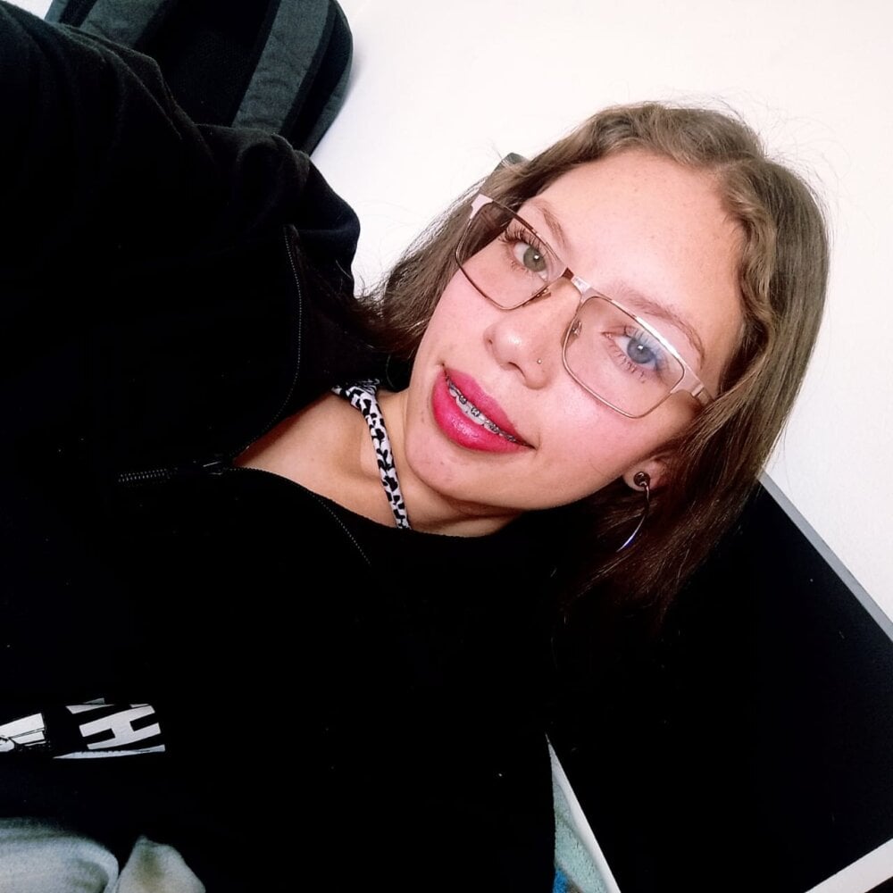 badgirlwebcam.com alaia_johnson livesex profile in trimmed cams
