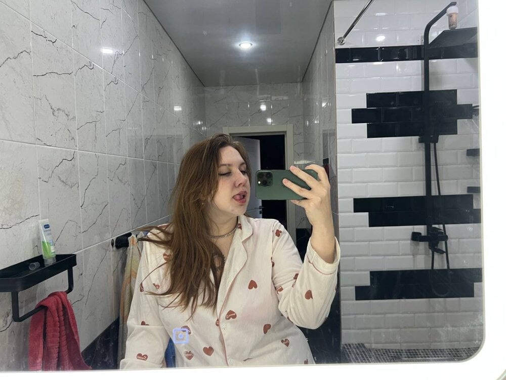 xxx-topcamgirls.com xeonea1 livesex profile in blond-hair cams