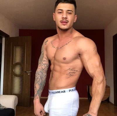 chrismaster12 Live Cam on StripChat