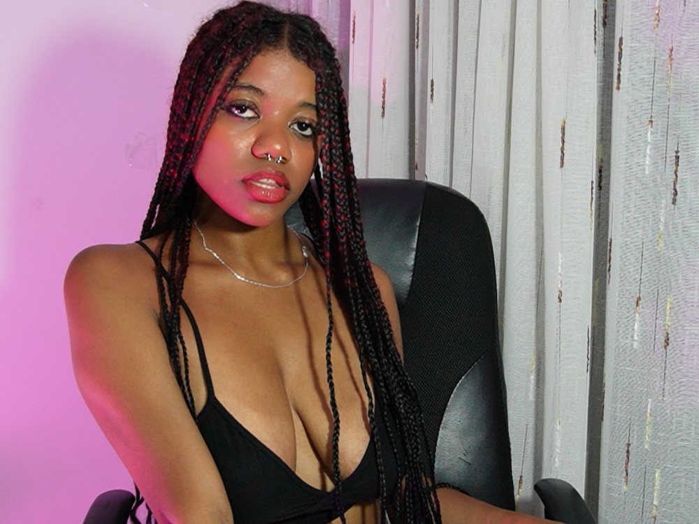 Live sex webcam photo for holly_444 #290063514