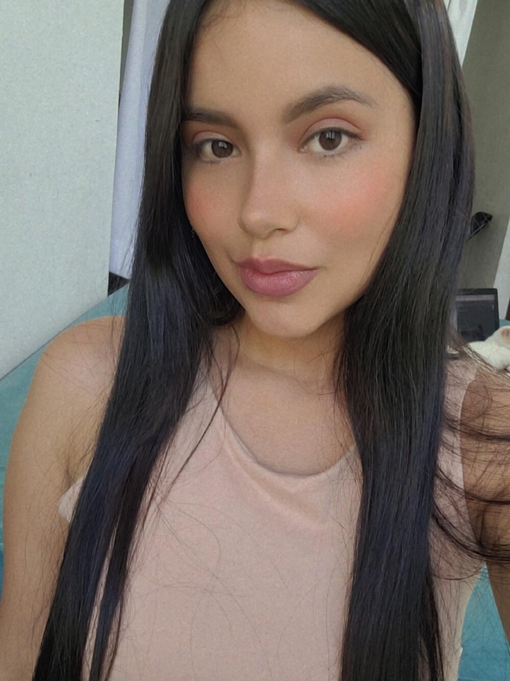 sofia_orgasmic's Offline XXX Chat