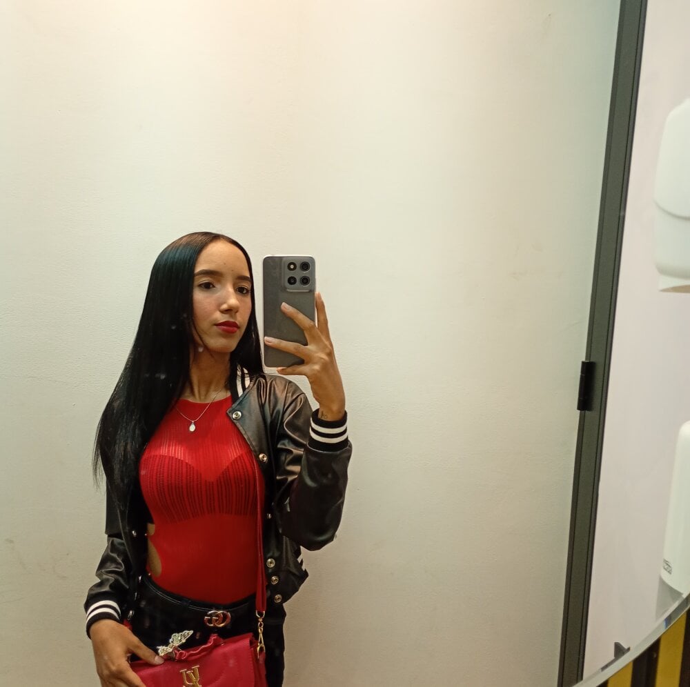 Vanessa_Leo's Offline XXX Chat