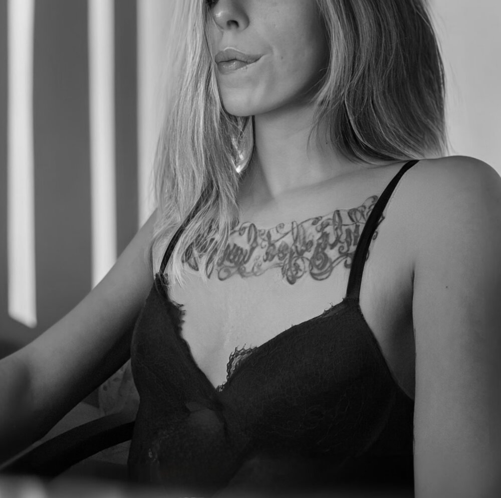 Live sex webcam photo for Simonegeil666586 #288122687