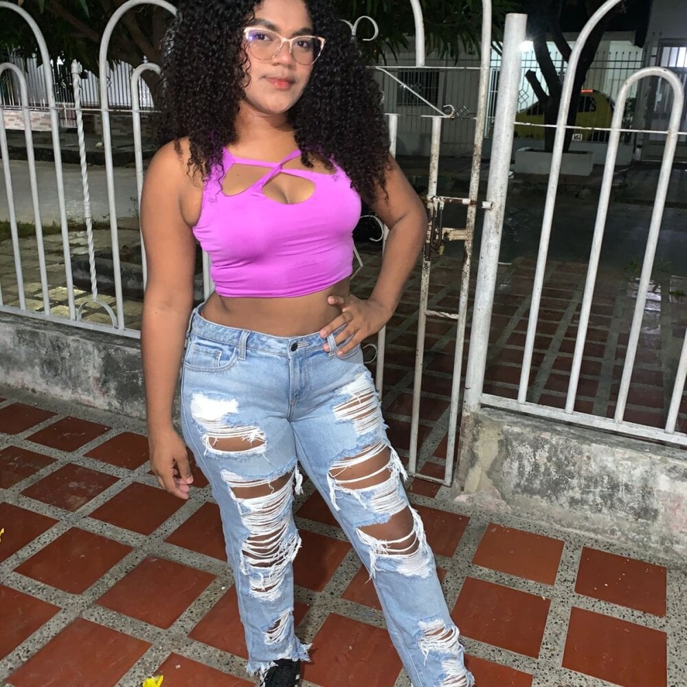 Lilii_curly profile