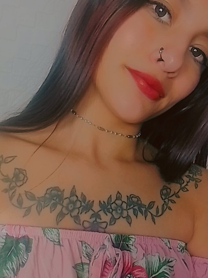 bestlivesexchat.com roslin-nix2 livesex profile in latino cams