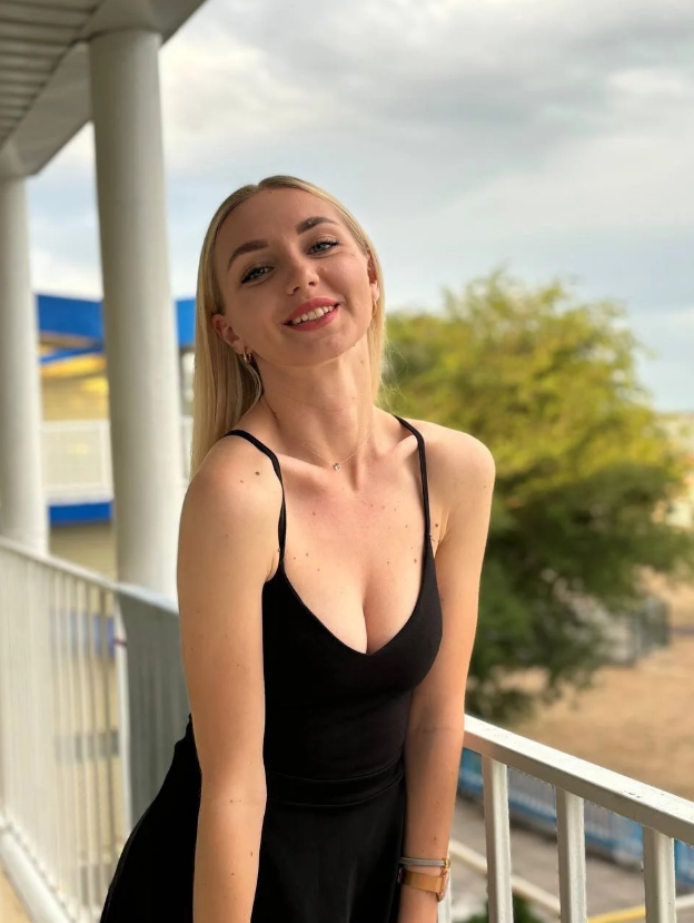 XXX Porn Photo of Nude Carolllina_ 3