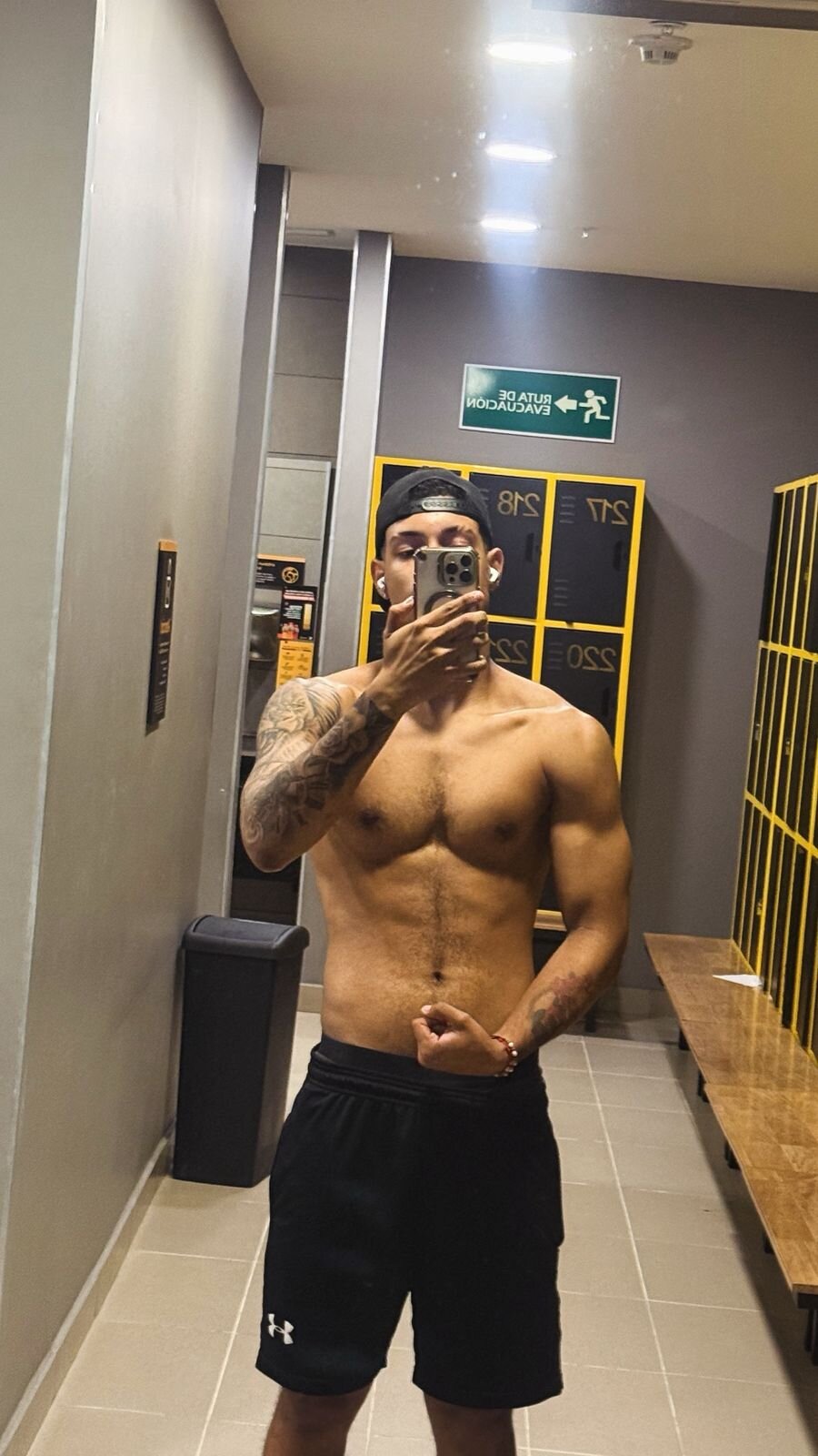 XXX Porn Photo of Nude Dammian_ross 12