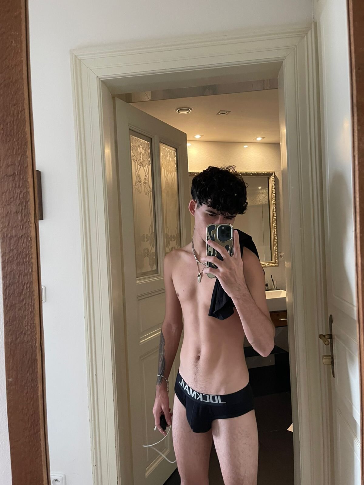 XXX Porn Photo of Nude back_thomson 102