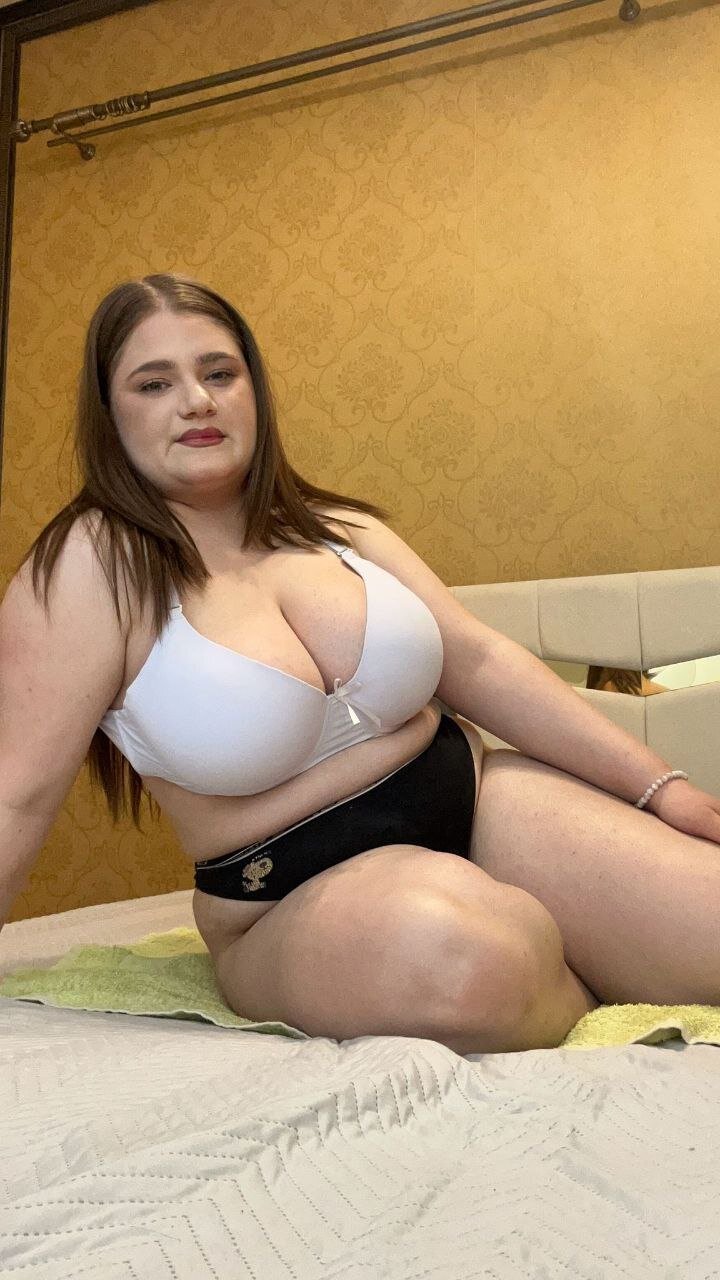 XXX Porn Photo of Nude LissaBigTitts 1