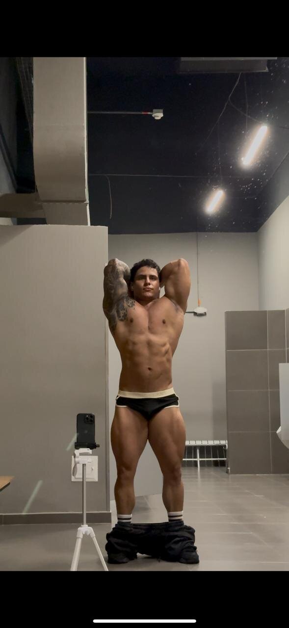 XXX Porn Photo of Nude Maximoscott 11