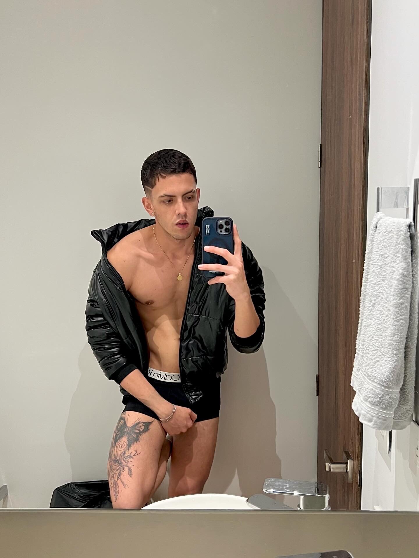 XXX Porn Photo of Nude Medellin_Boy 12