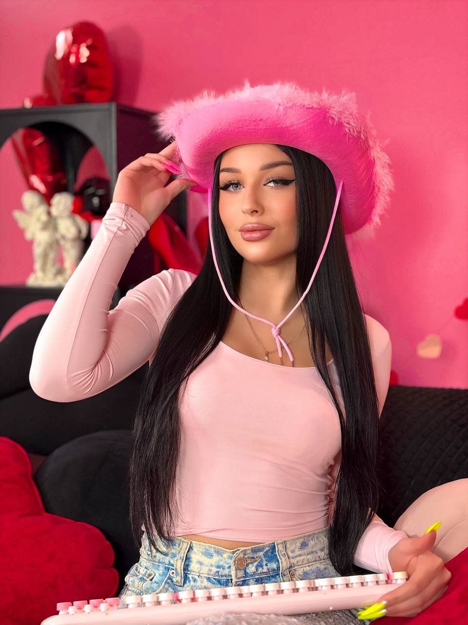 XXX Porn Photo of Nude RoxanneRoses 1