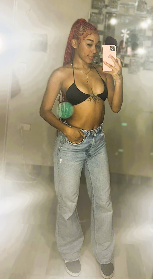 XXX Porn Photo of Nude Charlotte_Flanders 2