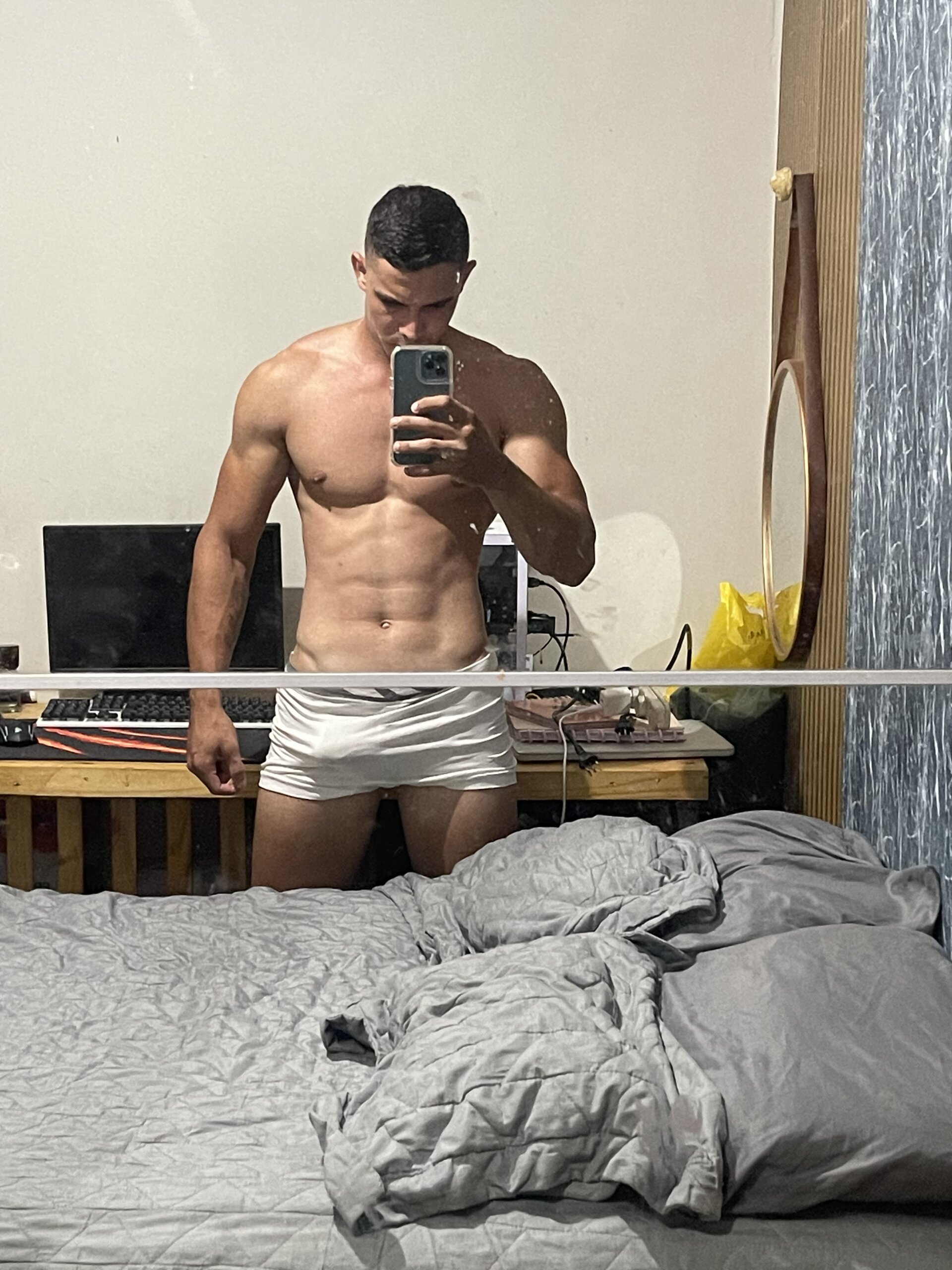 XXX Porn Photo of Nude bielloliver 1
