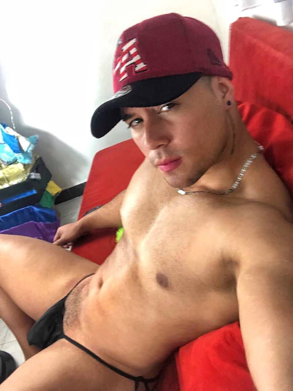 XXX Porn Photo of Nude kyleWils0n__ 2